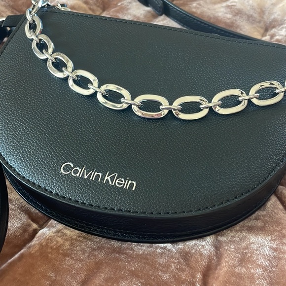 Calvin Klein Black Crossbody. Or clutch. Excellent condition. Work or travel - Picture 2 of 8